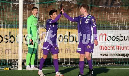 Fussball Bundesliga. Testspiel. SK Austria Klagenfurt gegen Domzale (SLO).   Torjubel Sebastian Guerra Soto, Nicolas Binder  (Klagenfurt). Moosburg, am 13.1.2024.
Foto: Kuess
www.qspictures.net
---
pressefotos, pressefotografie, kuess, qs, qspictures, sport, bild, bilder, bilddatenbank