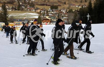 Fussball Bundesliga. Teambuilding SK Austria KLagenfurt. Schneeschuhwandern.   Rico Benatelli, Turgay Gemicibasi. Bad Kleinkirchheim, am 14.1.2024.
Foto: Kuess
www.qspictures.net
---
pressefotos, pressefotografie, kuess, qs, qspictures, sport, bild, bilder, bilddatenbank