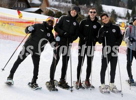 Fussball Bundesliga. Teambuilding SK Austria KLagenfurt. Schneeschuhwandern.   Solomon Bonnah, Nikola Djoric, Andrew Irving, Sebastian Guerra Soto.. Bad Kleinkirchheim, am 14.1.2024.
Foto: Kuess
www.qspictures.net
---
pressefotos, pressefotografie, kuess, qs, qspictures, sport, bild, bilder, bilddatenbank