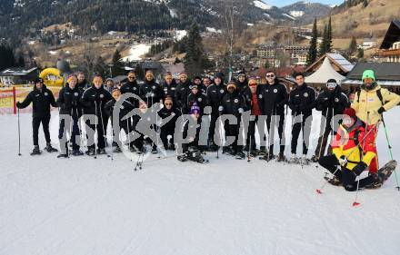 Fussball Bundesliga. Teambuilding SK Austria KLagenfurt. Schneeschuhwandern.   . Bad Kleinkirchheim, am 14.1.2024.
Foto: Kuess
www.qspictures.net
---
pressefotos, pressefotografie, kuess, qs, qspictures, sport, bild, bilder, bilddatenbank