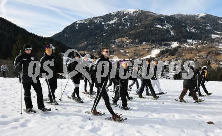 Fussball Bundesliga. Teambuilding SK Austria KLagenfurt. Schneeschuhwandern.  Andrew Irving, Sinan Karweina . Bad Kleinkirchheim, am 14.1.2024.
Foto: Kuess
www.qspictures.net
---
pressefotos, pressefotografie, kuess, qs, qspictures, sport, bild, bilder, bilddatenbank