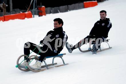 Fussball Bundesliga. Teambuilding SK Austria KLagenfurt. Schneeschuhwandern.  Sebastian Guerra Soto, Andrew Irving . Bad Kleinkirchheim, am 14.1.2024.
Foto: Kuess
www.qspictures.net
---
pressefotos, pressefotografie, kuess, qs, qspictures, sport, bild, bilder, bilddatenbank