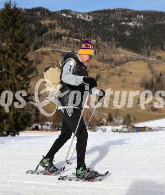 Fussball Bundesliga. Teambuilding SK Austria KLagenfurt. Schneeschuhwandern.   Trainer Peter Pacult. Bad Kleinkirchheim, am 14.1.2024.
Foto: Kuess
www.qspictures.net
---
pressefotos, pressefotografie, kuess, qs, qspictures, sport, bild, bilder, bilddatenbank