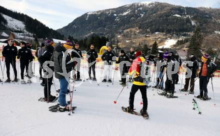 Fussball Bundesliga. Teambuilding SK Austria KLagenfurt. Schneeschuhwandern.   . Bad Kleinkirchheim, am 14.1.2024.
Foto: Kuess
www.qspictures.net
---
pressefotos, pressefotografie, kuess, qs, qspictures, sport, bild, bilder, bilddatenbank