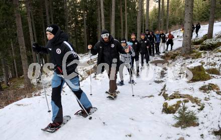 Fussball Bundesliga. Teambuilding SK Austria KLagenfurt. Schneeschuhwandern.  Matthias Dollinger, Turgay Gemicibasi . Bad Kleinkirchheim, am 14.1.2024.
Foto: Kuess
www.qspictures.net
---
pressefotos, pressefotografie, kuess, qs, qspictures, sport, bild, bilder, bilddatenbank