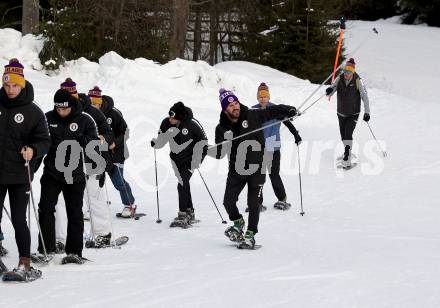 Fussball Bundesliga. Teambuilding SK Austria KLagenfurt. Schneeschuhwandern. Sandro Zakany  . Bad Kleinkirchheim, am 14.1.2024.
Foto: Kuess
www.qspictures.net
---
pressefotos, pressefotografie, kuess, qs, qspictures, sport, bild, bilder, bilddatenbank