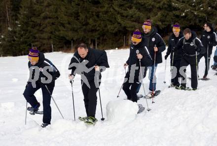 Fussball Bundesliga. Teambuilding SK Austria KLagenfurt. Schneeschuhwandern.  Christopher Cvetko, Rico Benatelli . Bad Kleinkirchheim, am 14.1.2024.
Foto: Kuess
www.qspictures.net
---
pressefotos, pressefotografie, kuess, qs, qspictures, sport, bild, bilder, bilddatenbank