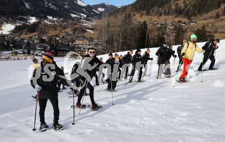 Fussball Bundesliga. Teambuilding SK Austria KLagenfurt. Schneeschuhwandern.  Solomon Bonnah, Andrew Irving . Bad Kleinkirchheim, am 14.1.2024.
Foto: Kuess
www.qspictures.net
---
pressefotos, pressefotografie, kuess, qs, qspictures, sport, bild, bilder, bilddatenbank