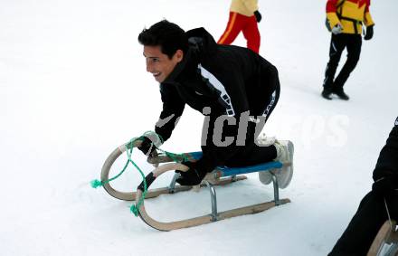 Fussball Bundesliga. Teambuilding SK Austria KLagenfurt. Schneeschuhwandern.  Sebastian Guerra Soto . Bad Kleinkirchheim, am 14.1.2024.
Foto: Kuess
www.qspictures.net
---
pressefotos, pressefotografie, kuess, qs, qspictures, sport, bild, bilder, bilddatenbank