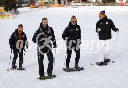 Fussball Bundesliga. Teambuilding SK Austria KLagenfurt. Schneeschuhwandern.   Marco Knaller, Till Schumacher, Thorsten Mahrer, Christopher Wernitznig. Bad Kleinkirchheim, am 14.1.2024.
Foto: Kuess
www.qspictures.net
---
pressefotos, pressefotografie, kuess, qs, qspictures, sport, bild, bilder, bilddatenbank