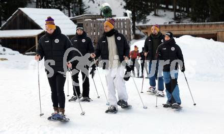 Fussball Bundesliga. Teambuilding SK Austria KLagenfurt. Schneeschuhwandern.  Nicolas Wimmer, David Puntigam, Thorsten Mahrer, Phillip Menzel, Matthias Dollinger . Bad Kleinkirchheim, am 14.1.2024.
Foto: Kuess
www.qspictures.net
---
pressefotos, pressefotografie, kuess, qs, qspictures, sport, bild, bilder, bilddatenbank