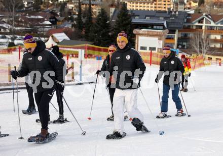 Fussball Bundesliga. Teambuilding SK Austria KLagenfurt. Schneeschuhwandern.    Nicolas Wimmer, Thorsten Mahrer. Bad Kleinkirchheim, am 14.1.2024.
Foto: Kuess
www.qspictures.net
---
pressefotos, pressefotografie, kuess, qs, qspictures, sport, bild, bilder, bilddatenbank