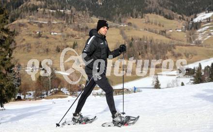 Fussball Bundesliga. Teambuilding SK Austria KLagenfurt. Schneeschuhwandern.  Tormanntrainer Marc Lamberger . Bad Kleinkirchheim, am 14.1.2024.
Foto: Kuess
www.qspictures.net
---
pressefotos, pressefotografie, kuess, qs, qspictures, sport, bild, bilder, bilddatenbank