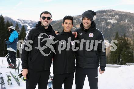 Fussball Bundesliga. Teambuilding SK Austria KLagenfurt. Schneeschuhwandern.  Andrew Irving, Sebastian Guerra Soto, Nikola Djoric . Bad Kleinkirchheim, am 14.1.2024.
Foto: Kuess
www.qspictures.net
---
pressefotos, pressefotografie, kuess, qs, qspictures, sport, bild, bilder, bilddatenbank