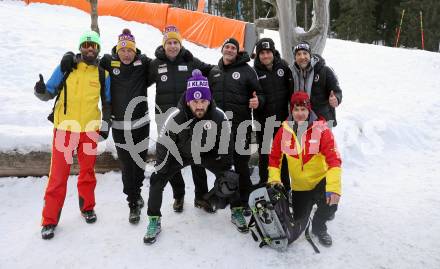 Fussball Bundesliga. Teambuilding SK Austria KLagenfurt. Schneeschuhwandern.  Sandro Zakany, Trainer Peter Pacult, Co-Trainer Martin Lassnig, Athletiktrainer Bernhard Sussitz, Tormanntrainer Marc Lamberger, Guenther Gorenzel . Bad Kleinkirchheim, am 14.1.2024.
Foto: Kuess
www.qspictures.net
---
pressefotos, pressefotografie, kuess, qs, qspictures, sport, bild, bilder, bilddatenbank