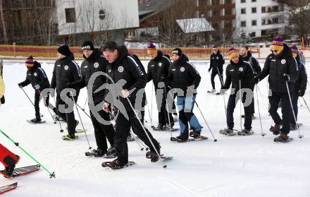 Fussball Bundesliga. Teambuilding SK Austria KLagenfurt. Schneeschuhwandern.  Athletiktrainer Bernhard Sussitz, David Puntigam . Bad Kleinkirchheim, am 14.1.2024.
Foto: Kuess
www.qspictures.net
---
pressefotos, pressefotografie, kuess, qs, qspictures, sport, bild, bilder, bilddatenbank