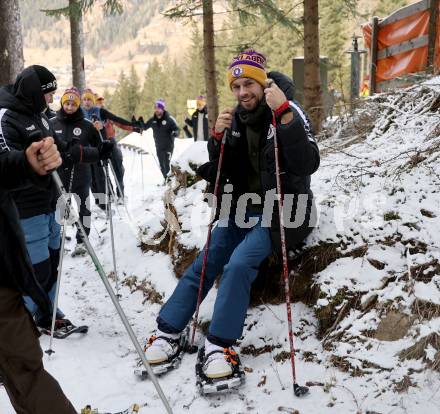 Fussball Bundesliga. Teambuilding SK Austria KLagenfurt. Schneeschuhwandern.   Phillip Menzel. Bad Kleinkirchheim, am 14.1.2024.
Foto: Kuess
www.qspictures.net
---
pressefotos, pressefotografie, kuess, qs, qspictures, sport, bild, bilder, bilddatenbank