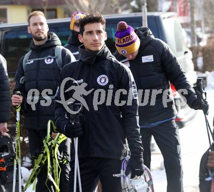 Fussball Bundesliga. Teambuilding SK Austria KLagenfurt. Schneeschuhwandern.  Sebastian Guerra Soto . Bad Kleinkirchheim, am 14.1.2024.
Foto: Kuess
www.qspictures.net
---
pressefotos, pressefotografie, kuess, qs, qspictures, sport, bild, bilder, bilddatenbank