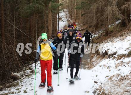 Fussball Bundesliga. Teambuilding SK Austria KLagenfurt. Schneeschuhwandern.  Solomon Bonnah . Bad Kleinkirchheim, am 14.1.2024.
Foto: Kuess
www.qspictures.net
---
pressefotos, pressefotografie, kuess, qs, qspictures, sport, bild, bilder, bilddatenbank