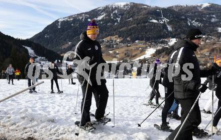 Fussball Bundesliga. Teambuilding SK Austria KLagenfurt. Schneeschuhwandern.  Nicolas Binder . Bad Kleinkirchheim, am 14.1.2024.
Foto: Kuess
www.qspictures.net
---
pressefotos, pressefotografie, kuess, qs, qspictures, sport, bild, bilder, bilddatenbank