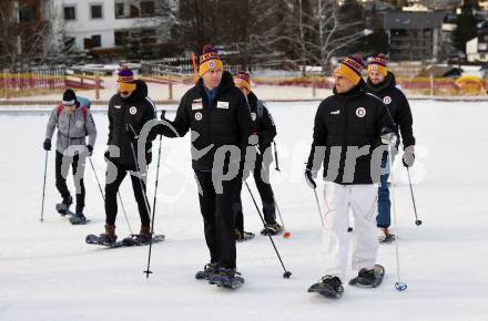 Fussball Bundesliga. Teambuilding SK Austria KLagenfurt. Schneeschuhwandern.  Co-Trainer Martin Lassnig, Thorsten Mahrer . Bad Kleinkirchheim, am 14.1.2024.
Foto: Kuess
www.qspictures.net
---
pressefotos, pressefotografie, kuess, qs, qspictures, sport, bild, bilder, bilddatenbank