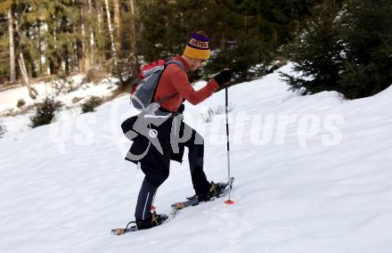 Fussball Bundesliga. Teambuilding SK Austria KLagenfurt. Schneeschuhwandern.  Christopher Wernitznig . Bad Kleinkirchheim, am 14.1.2024.
Foto: Kuess
www.qspictures.net
---
pressefotos, pressefotografie, kuess, qs, qspictures, sport, bild, bilder, bilddatenbank