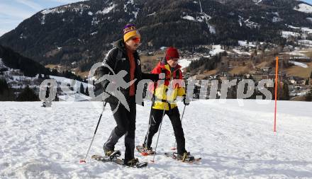 Fussball Bundesliga. Teambuilding SK Austria KLagenfurt. Schneeschuhwandern.   Christopher Wernitznig. Bad Kleinkirchheim, am 14.1.2024.
Foto: Kuess
www.qspictures.net
---
pressefotos, pressefotografie, kuess, qs, qspictures, sport, bild, bilder, bilddatenbank