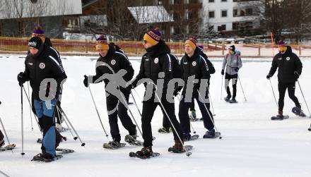 Fussball Bundesliga. Teambuilding SK Austria KLagenfurt. Schneeschuhwandern.   Florian Jaritz, Till Schumacher. Bad Kleinkirchheim, am 14.1.2024.
Foto: Kuess
www.qspictures.net
---
pressefotos, pressefotografie, kuess, qs, qspictures, sport, bild, bilder, bilddatenbank