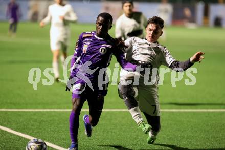 Fussball Testspiel. SK Austria Klagenfurt gegen ASK.   Solomon Bonnah, (Klagenfurt),   
Bohdan Romaniuk (ASK). Klagenfurt, amm 17.1.2024.
Foto: Kuess
www.qspictures.net
---
pressefotos, pressefotografie, kuess, qs, qspictures, sport, bild, bilder, bilddatenbank