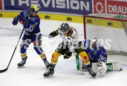 EBEL. Eishockey Bundesliga. EC VSV gegen HC Pustertal Woelfe.   Arturs Kulda, Jean Philippe Lamoureux, (VSV),    Ivan Deluca  (Pustertal). Villach, am 19.1.2024.
Foto: Kuess
www.qspictures.net
---
pressefotos, pressefotografie, kuess, qs, qspictures, sport, bild, bilder, bilddatenbank