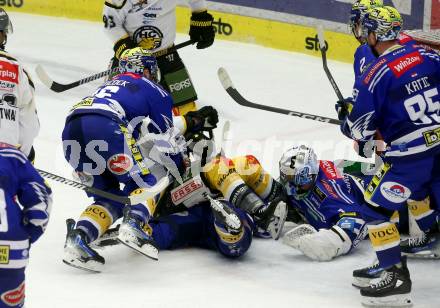 EBEL. Eishockey Bundesliga. EC VSV gegen HC Pustertal Woelfe.   Kevin Hancock, (VSV),    Jean Philippe Lamoureux  (Pustertal). Villach, am 19.1.2024.
Foto: Kuess
www.qspictures.net
---
pressefotos, pressefotografie, kuess, qs, qspictures, sport, bild, bilder, bilddatenbank