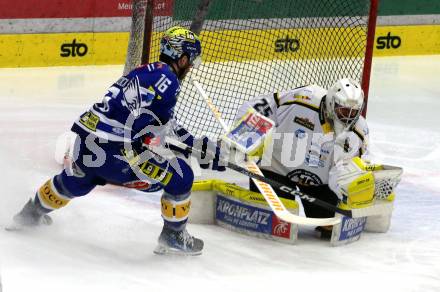 EBEL. Eishockey Bundesliga. EC VSV gegen HC Pustertal Woelfe.  Kevin Hancock,    (VSV),    Andreas Bernard (Pustertal). Villach, am 19.1.2024.
Foto: Kuess
www.qspictures.net
---
pressefotos, pressefotografie, kuess, qs, qspictures, sport, bild, bilder, bilddatenbank