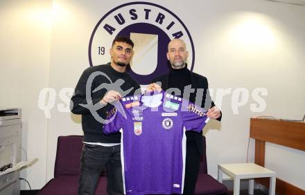 Fussball Bundesliga. SK Austria Klagenfurt. Vertragsunterzeichnung Ali Loune, Guenther Gorenzel. Klagenfurt, am 19.1.2024.
Foto: Kuess
---
pressefotos, pressefotografie, kuess, qs, qspictures, sport, bild, bilder, bilddatenbank