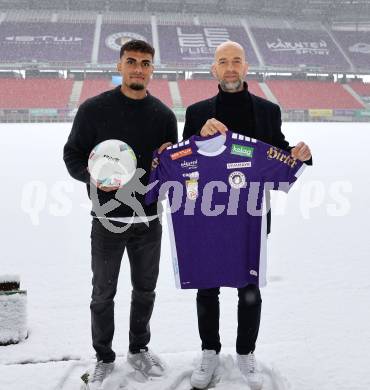 Fussball Bundesliga. SK Austria Klagenfurt. Vertragsunterzeichnung Ali Loune, Guenther Gorenzel. Klagenfurt, am 19.1.2024.
Foto: Kuess
---
pressefotos, pressefotografie, kuess, qs, qspictures, sport, bild, bilder, bilddatenbank