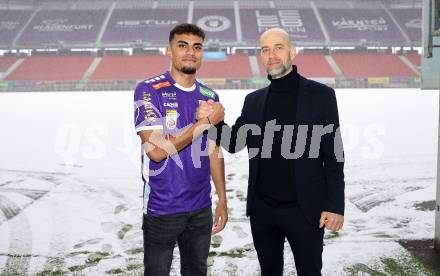 Fussball Bundesliga. SK Austria Klagenfurt. Vertragsunterzeichnung Ali Loune, Guenther Gorenzel. Klagenfurt, am 19.1.2024.
Foto: Kuess
---
pressefotos, pressefotografie, kuess, qs, qspictures, sport, bild, bilder, bilddatenbank