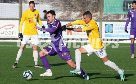 Fussball Testspiel. SK Austria Klagenfurt gegen NK Bravo.  Andrew Irving  (Klagenfurt). Moosburg, am 20.1.2024.
Foto: Kuess
www.qspictures.net
---
pressefotos, pressefotografie, kuess, qs, qspictures, sport, bild, bilder, bilddatenbank