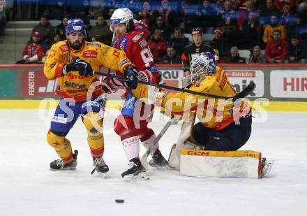 EBEL. Eishockey Bundesliga. EC KAC gegen Asiago Hockey.   Matthew Fraser,  (KAC),  Lorenzo Casetti, Marco De Filippo Roia  (Asiago).  Klagenfurt, am 23.1.2024.
Foto: Kuess
www.qspictures.net
---
pressefotos, pressefotografie, kuess, qs, qspictures, sport, bild, bilder, bilddatenbank