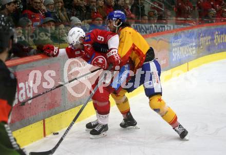 EBEL. Eishockey Bundesliga. EC KAC gegen Asiago Hockey.   Jan Mursak,  (KAC), Giovanni Luigi Domenico Vallati   (Asiago).  Klagenfurt, am 23.1.2024.
Foto: Kuess
www.qspictures.net
---
pressefotos, pressefotografie, kuess, qs, qspictures, sport, bild, bilder, bilddatenbank