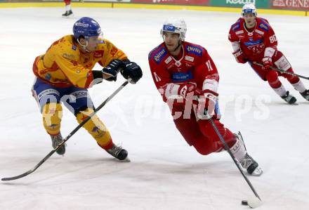 EBEL. Eishockey Bundesliga. EC KAC gegen Asiago Hockey.   Lukas Haudum, (KAC), Filippo Rigoni    (Asiago).  Klagenfurt, am 23.1.2024.
Foto: Kuess
www.qspictures.net
---
pressefotos, pressefotografie, kuess, qs, qspictures, sport, bild, bilder, bilddatenbank