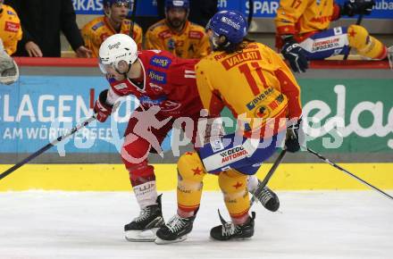 EBEL. Eishockey Bundesliga. EC KAC gegen Asiago Hockey.   Lukas Haudum,,   (KAC), Giovanni Luigi Domenico Vallati  (Asiago).  Klagenfurt, am 23.1.2024.
Foto: Kuess
www.qspictures.net
---
pressefotos, pressefotografie, kuess, qs, qspictures, sport, bild, bilder, bilddatenbank