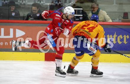 EBEL. Eishockey Bundesliga. EC KAC gegen Asiago Hockey.   Lukas Haudum,   (KAC),  Randal John Gazzola (Asiago).  Klagenfurt, am 23.1.2024.
Foto: Kuess
www.qspictures.net
---
pressefotos, pressefotografie, kuess, qs, qspictures, sport, bild, bilder, bilddatenbank