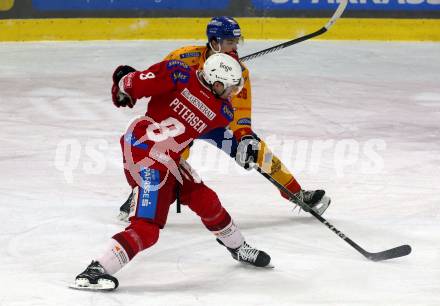 EBEL. Eishockey Bundesliga. EC KAC gegen Asiago Hockey.   Nicholas Eric Petersen,  (KAC),  Filippo Rigoni  (Asiago).  Klagenfurt, am 23.1.2024.
Foto: Kuess
www.qspictures.net
---
pressefotos, pressefotografie, kuess, qs, qspictures, sport, bild, bilder, bilddatenbank