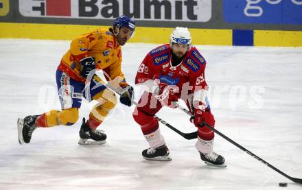 EBEL. Eishockey Bundesliga. EC KAC gegen Asiago Hockey.   Raphael Herburger,   (KAC),  Alexander Joseph Ierullo (Asiago).  Klagenfurt, am 23.1.2024.
Foto: Kuess
www.qspictures.net
---
pressefotos, pressefotografie, kuess, qs, qspictures, sport, bild, bilder, bilddatenbank