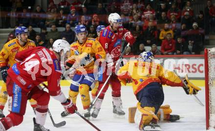 EBEL. Eishockey Bundesliga. EC KAC gegen Asiago Hockey.   Paul Postma, Nicholas Eric Petersen,  (KAC),  Filippo Rigoni, Marco De Filippo Roia  (Asiago).  Klagenfurt, am 23.1.2024.
Foto: Kuess
www.qspictures.net
---
pressefotos, pressefotografie, kuess, qs, qspictures, sport, bild, bilder, bilddatenbank