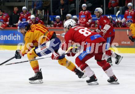 EBEL. Eishockey Bundesliga. EC KAC gegen Asiago Hockey.    Raphael Herburger,  (KAC), Giovanni Luigi Domenico  (Asiago).  Klagenfurt, am 23.1.2024.
Foto: Kuess
www.qspictures.net
---
pressefotos, pressefotografie, kuess, qs, qspictures, sport, bild, bilder, bilddatenbank