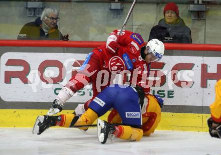 EBEL. Eishockey Bundesliga. EC KAC gegen Asiago Hockey.   Johannes Bischofberger,   (KAC),  Giovanni Luigi Domenico Vallati (Asiago).  Klagenfurt, am 23.1.2024.
Foto: Kuess
www.qspictures.net
---
pressefotos, pressefotografie, kuess, qs, qspictures, sport, bild, bilder, bilddatenbank