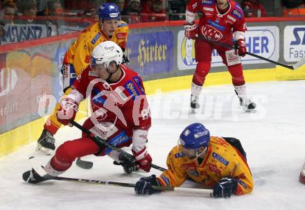 EBEL. Eishockey Bundesliga. EC KAC gegen Asiago Hockey.   Nikolaus Kraus,  (KAC), William Charles Rapuzzi   (Asiago).  Klagenfurt, am 23.1.2024.
Foto: Kuess
www.qspictures.net
---
pressefotos, pressefotografie, kuess, qs, qspictures, sport, bild, bilder, bilddatenbank