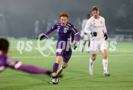 Fussball Testspiel. SK Austria Klagenfurt gegen Sturm Graz Amateure.  Aaron Sky Schwarz (KLagenfurt). Moosburg, am 24.1.2024.
Foto: Kuess
www.qspictures.net
---
pressefotos, pressefotografie, kuess, qs, qspictures, sport, bild, bilder, bilddatenbank