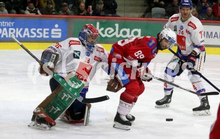 EBEL. Eishockey Bundesliga. EC KAC gegen HC TIWAG Innsbruck.  Raphael Herburger,  (KAC),  Evan Buitenhuis (Innsbruck).  Klagenfurt, am 26.1.2024.
Foto: Kuess
www.qspictures.net
---
pressefotos, pressefotografie, kuess, qs, qspictures, sport, bild, bilder, bilddatenbank