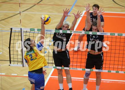 Volleyball. Powerfusion Volley League Men. SK Zadruga Aich/Dob gegen VBK Woerther-See-Loewen Klagenfurt.   Kristof Horvath,  (Aich/Dob), Moritz Nedetzky, David Marius Petschnig   (Worthersee Loewen). Bleiburg, am 27.1.2024.
Foto: Kuess
www.qspictures.net
---
pressefotos, pressefotografie, kuess, qs, qspictures, sport, bild, bilder, bilddatenbank